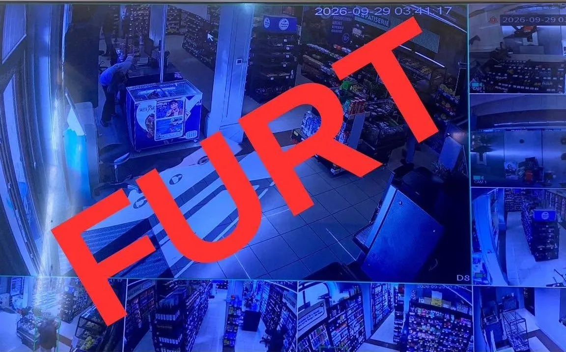 Un colaj albastru de cadre de supraveghere arată rafturi, vitrine și o persoană într-un magazin, peste care apare textul roșu „FURT”.