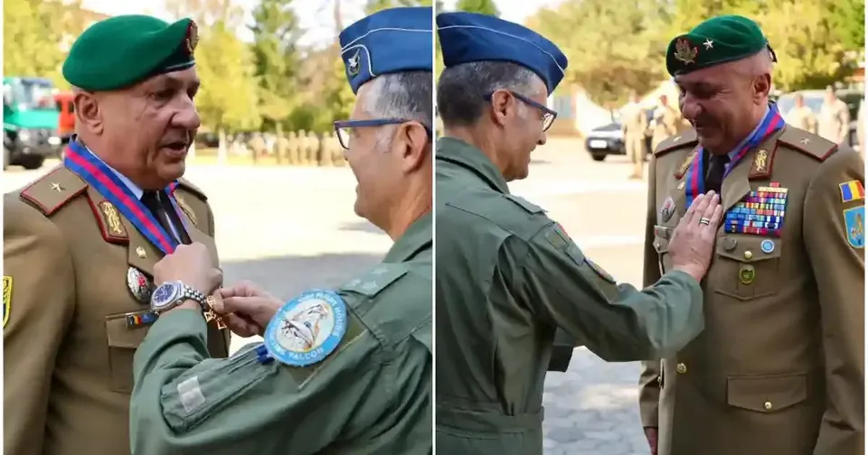Două cadre alăturate arată bărbați în uniforme militare; un bărbat cu beretă verde poartă decorații, iar altul întinde mâna spre pieptul lui.